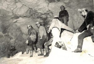 Primeros exploradores de la Cueva del Puerto en Calasparra